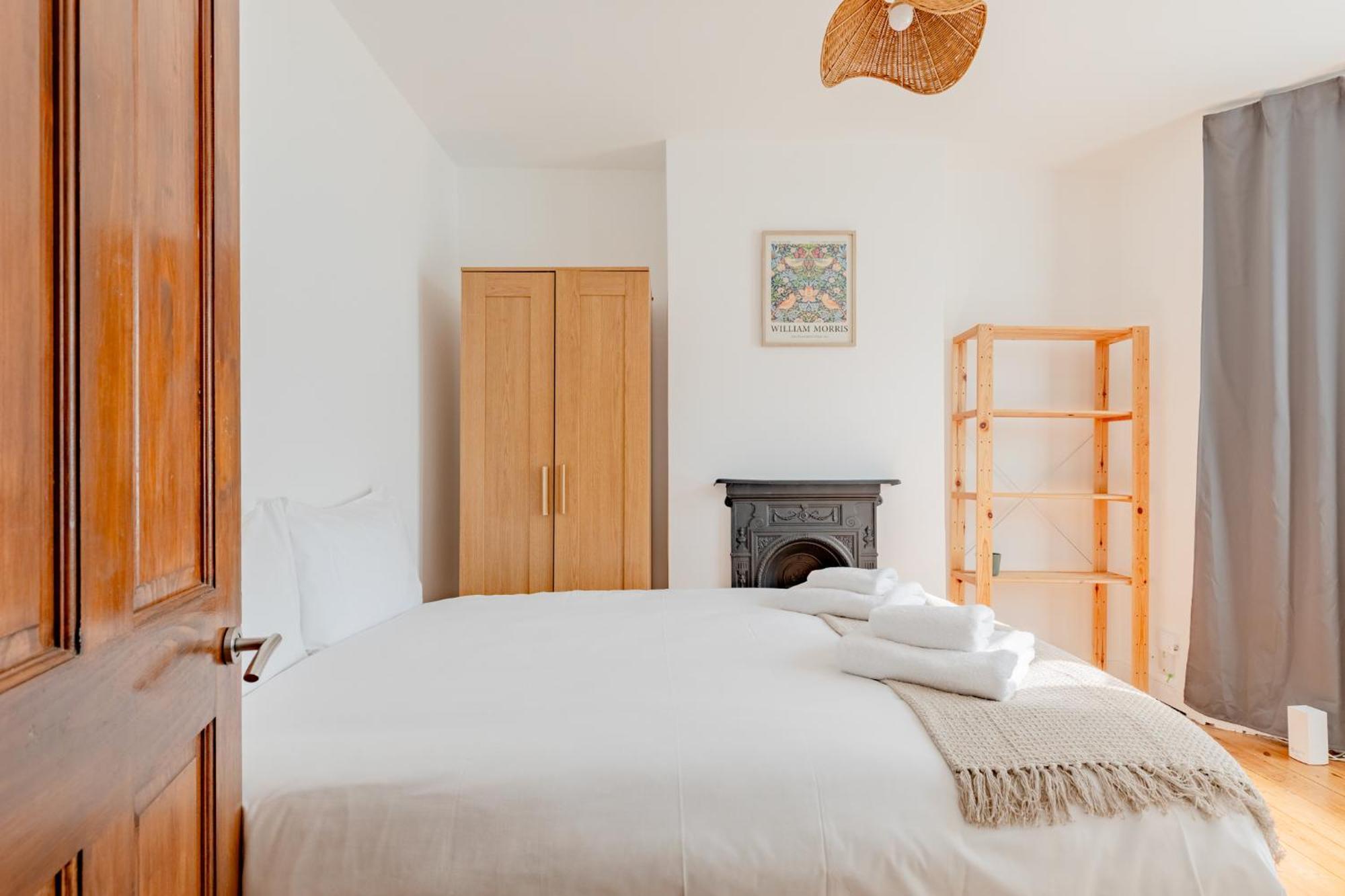 Newly Renovated 3bed Period In Stratford