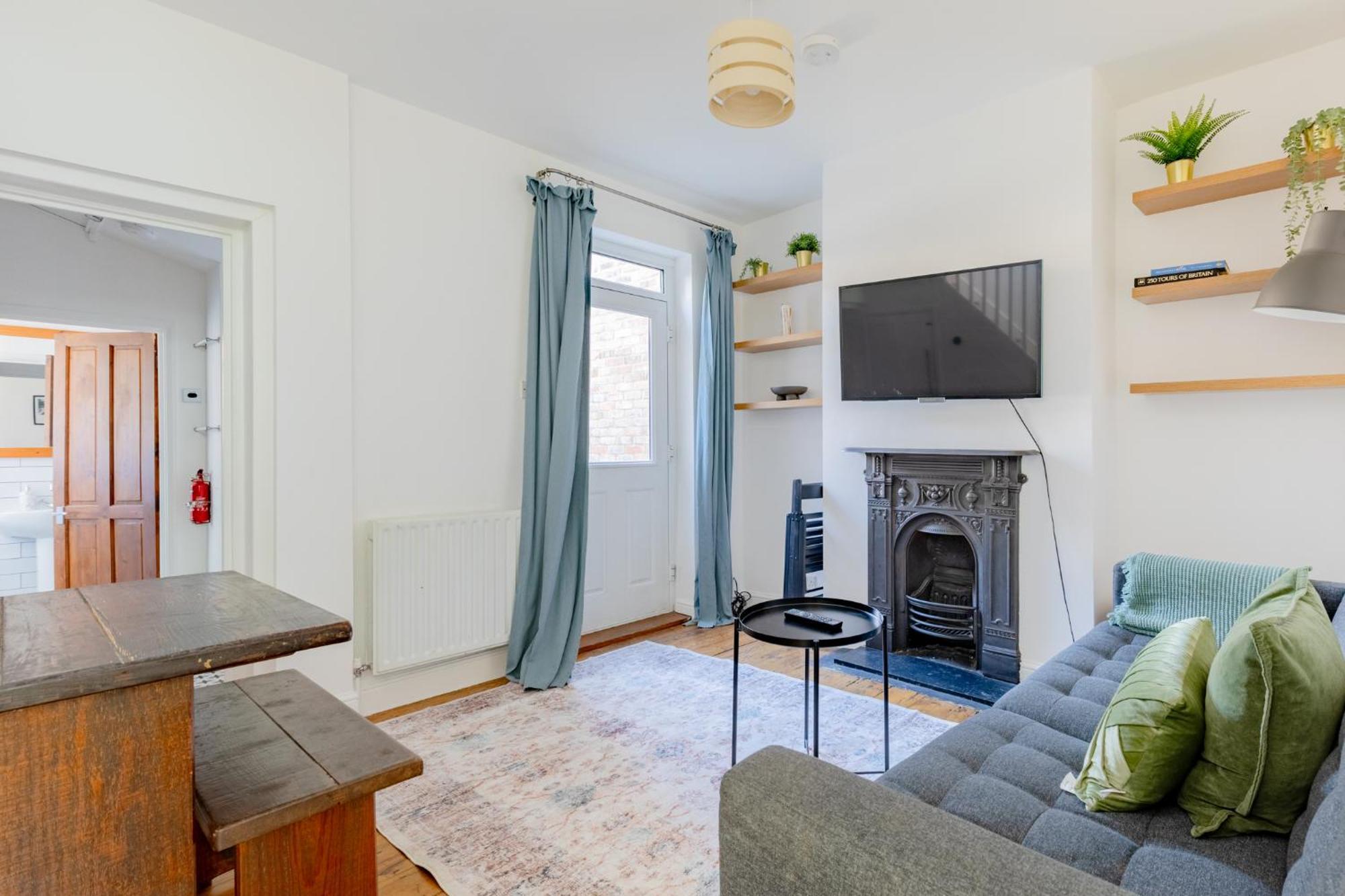 Newly Renovated 3bed Period In Stratford